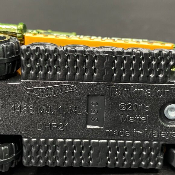 Hot Wheels Daredevils Tanknator 1:64 Diecast Multicolor Camo DHP21 - Picture 11 of 13